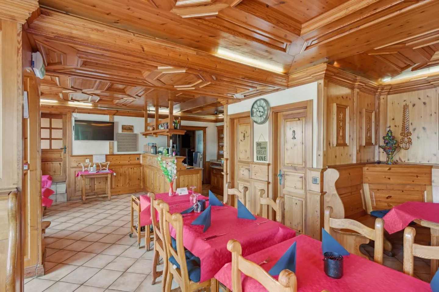 Hôtel-Restaurant Authentique avec Extension au Centre du Charmant Village de Nax - Photo 3 sur 13