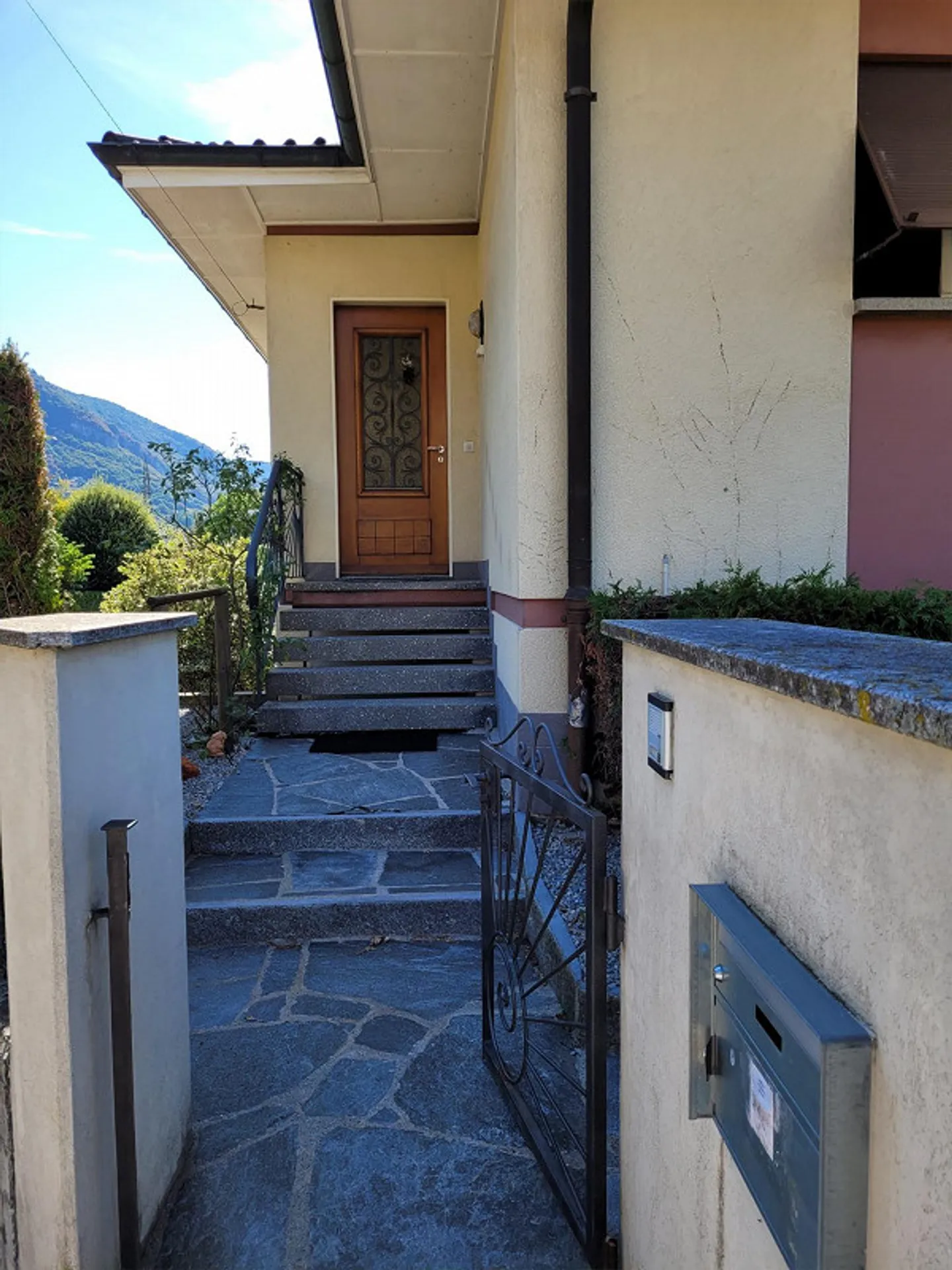 Rancate villa da ristrutturare con splendido giardino - Foto 12 di 14