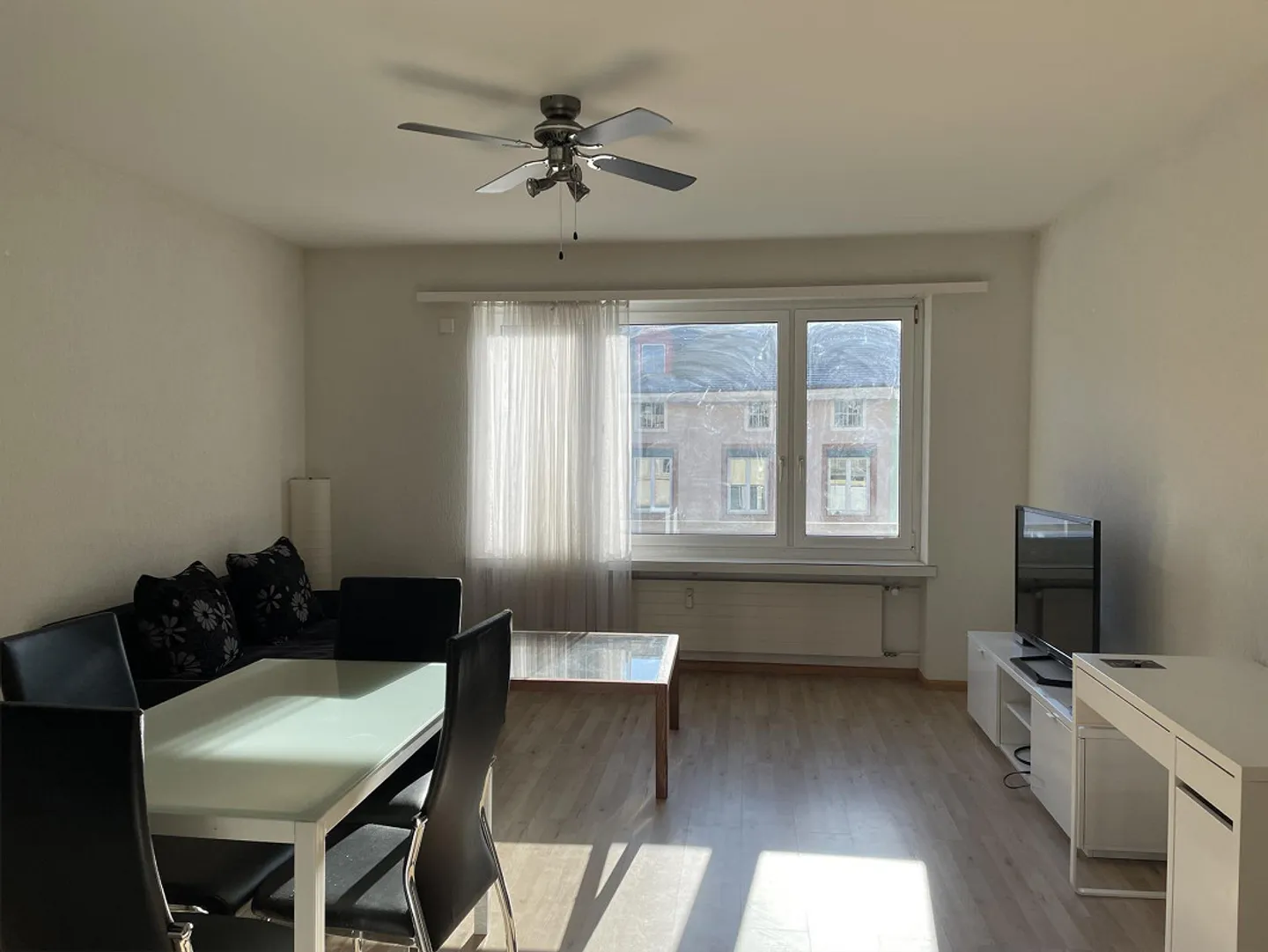 Charmante Möblierte Wohnung in Basel - Foto 2 von 9