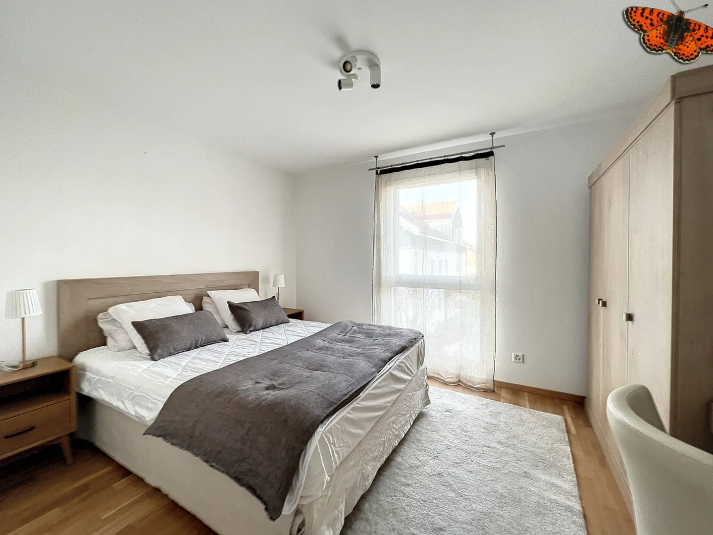 Modern Apartment with Balcony - Photo 7 of 11