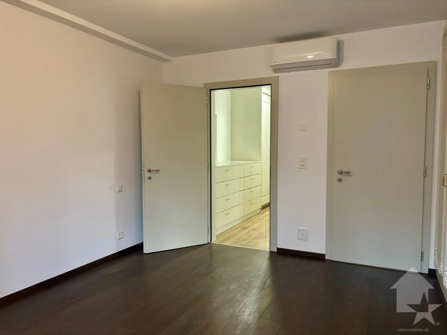 Spacious 4.5-room apartment with a clear view of the Alps - Photo 12 of 32