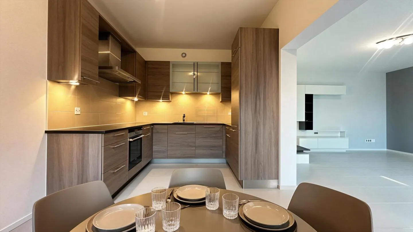 Charmant appartement de 4 pièces de 110 m² au rez-de-chaussée à CASATAX - Photo 3 sur 9