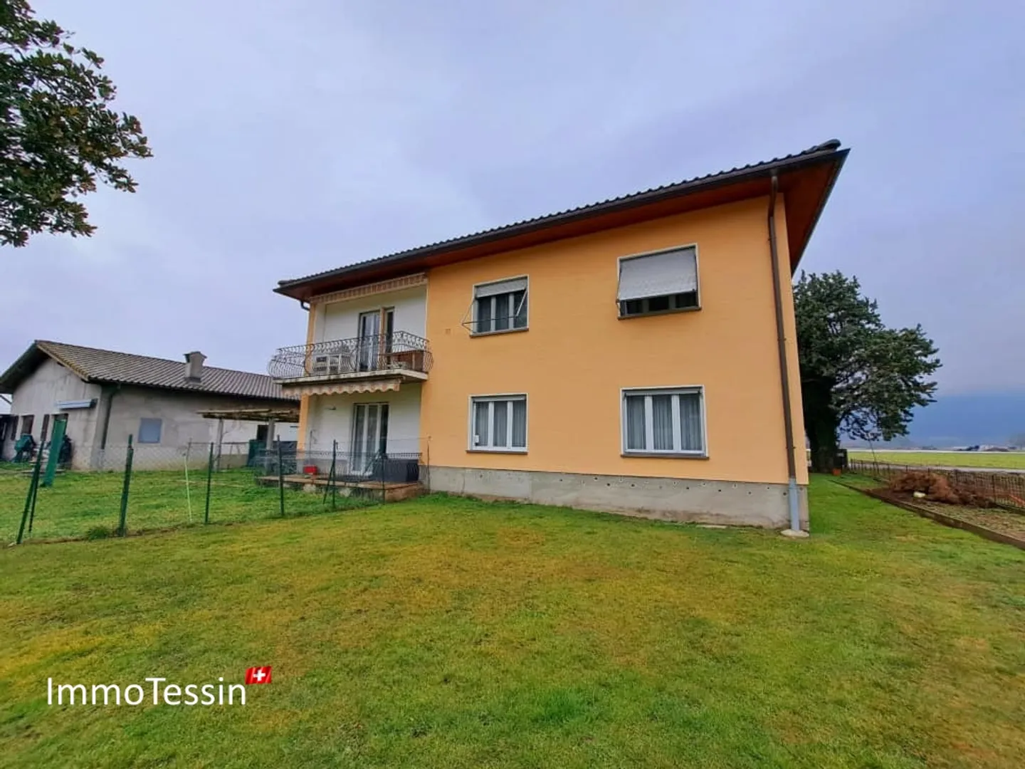 FOR DOG LOVERS & INVESTORS: Fully rented house with 2 apartments and a well-known dog school at a great price - Photo 1 of 13