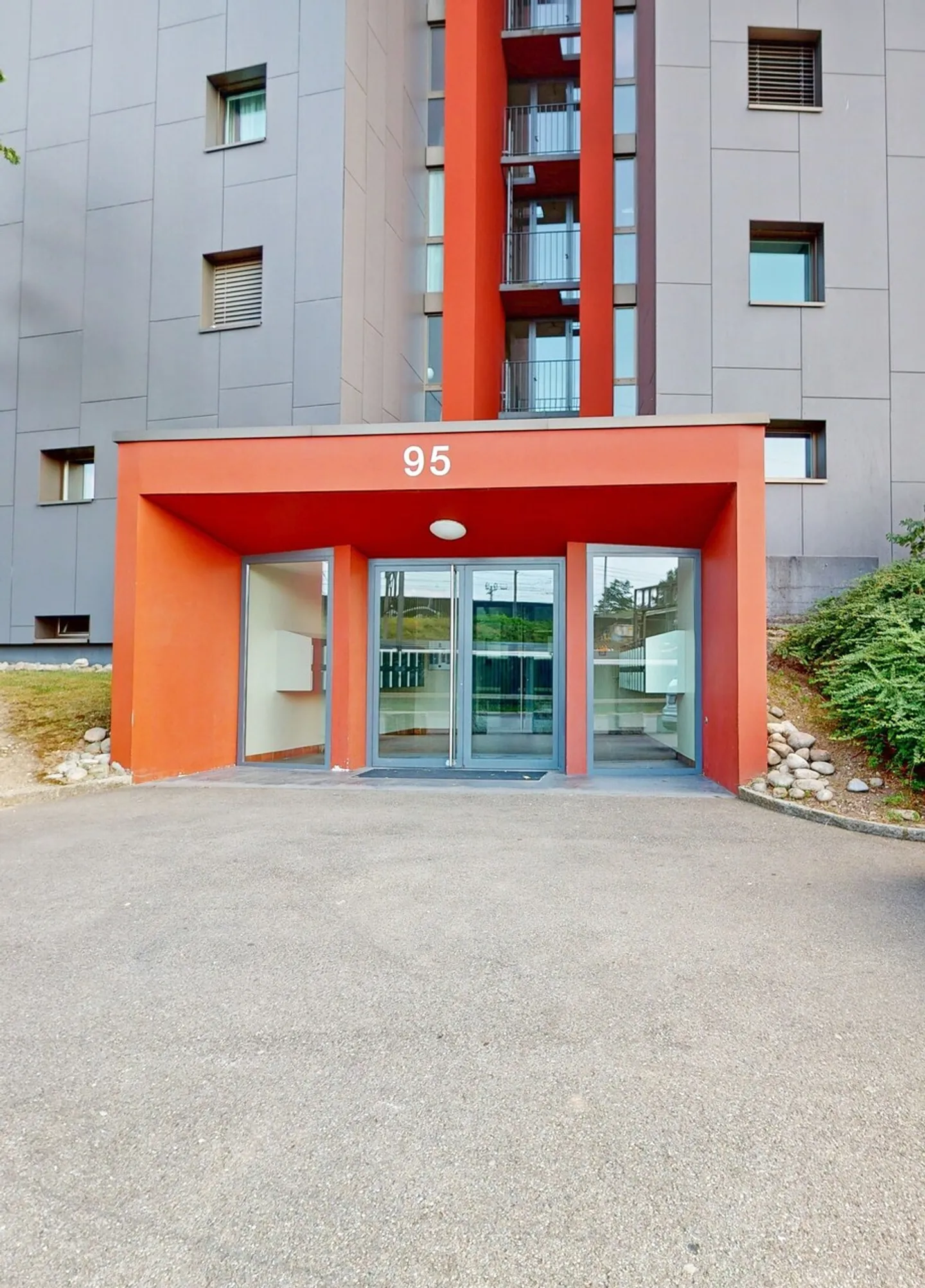 Appartement moderne avec vue grandiose - Photo 2 sur 10