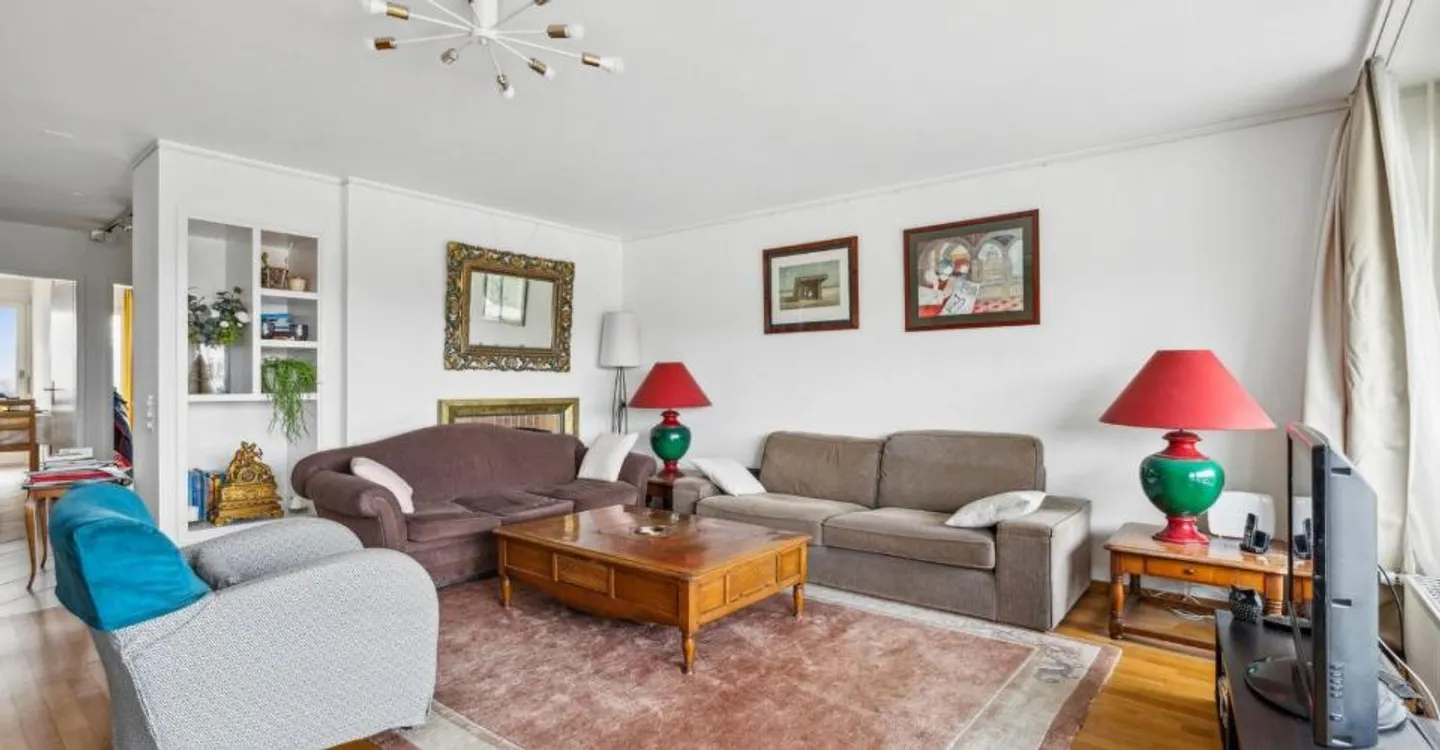 Spacious 5.5-room apartment with a magnificent view of the city - Photo 2 of 13