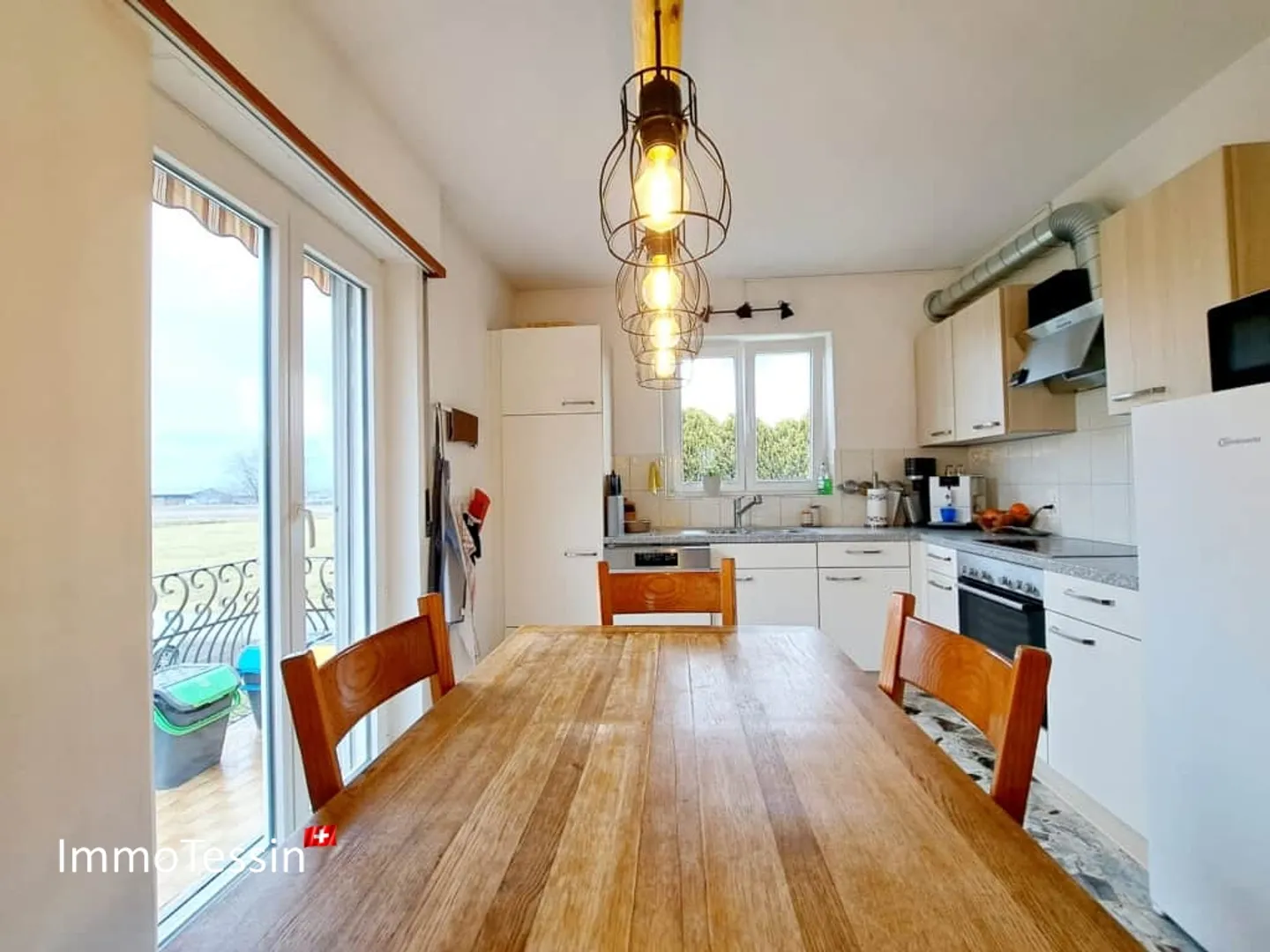 FOR DOG LOVERS & INVESTORS: Fully rented house with 2 apartments and a well-known dog school at a great price - Photo 6 of 13