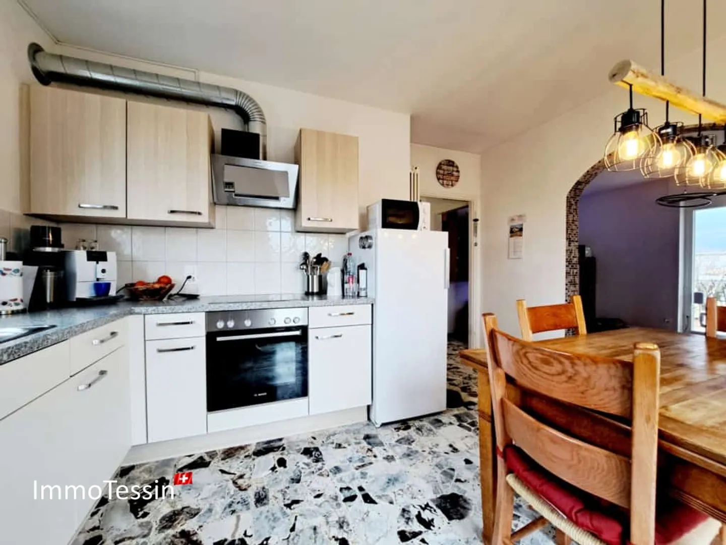 FOR DOG LOVERS & INVESTORS: Fully rented house with 2 apartments and a well-known dog school at a great price - Photo 7 of 13