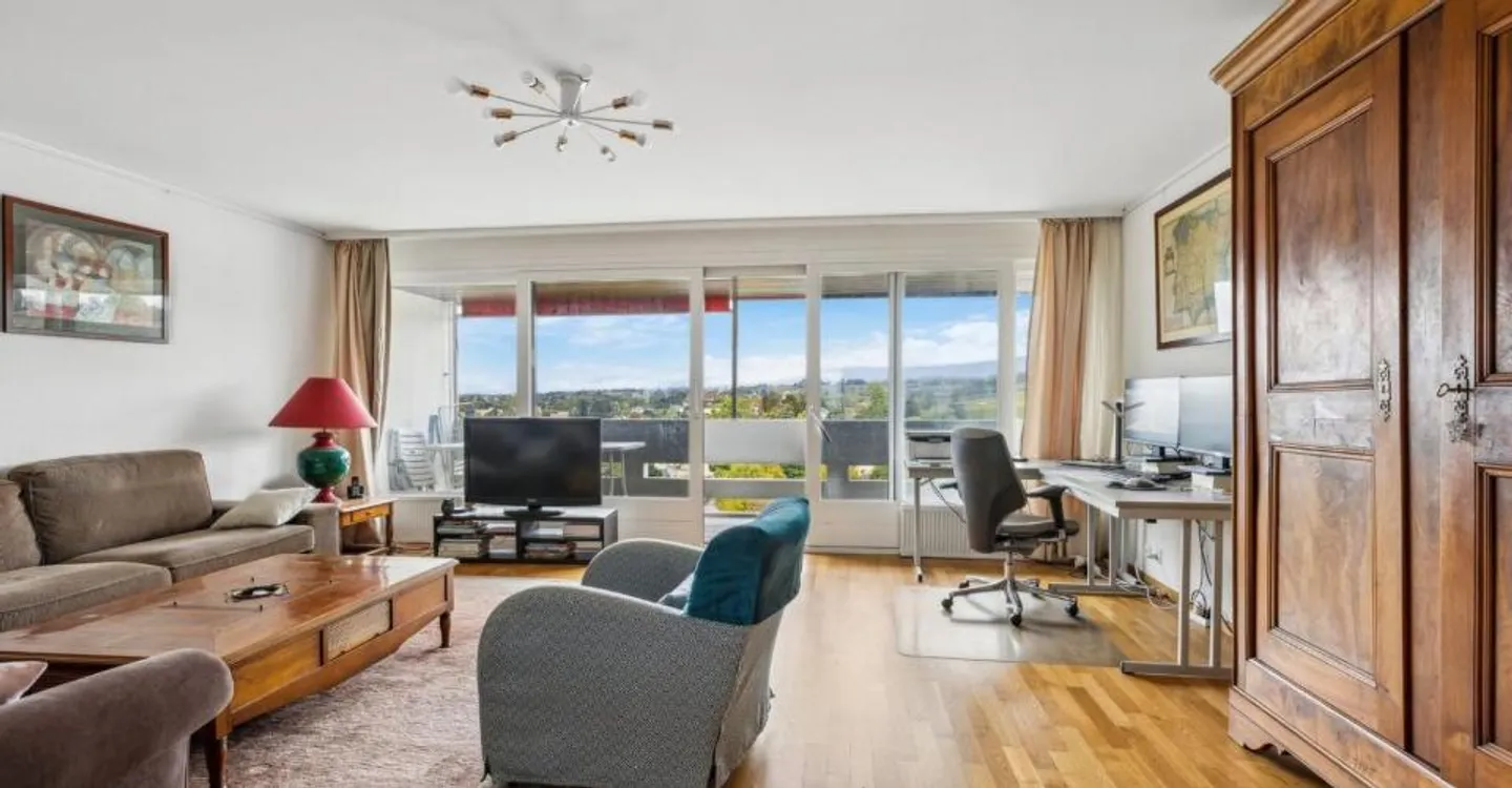 Spacious 5.5-room apartment with a magnificent view of the city - Photo 4 of 13