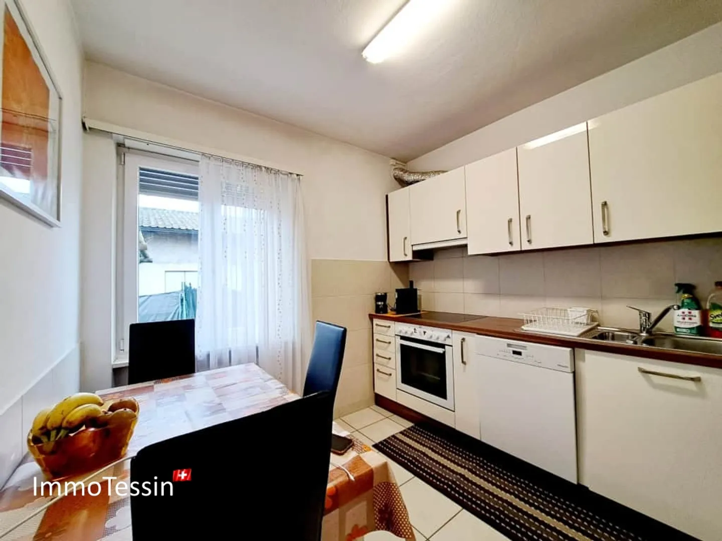 FOR DOG LOVERS & INVESTORS: Fully rented house with 2 apartments and a well-known dog school at a great price - Photo 8 of 13