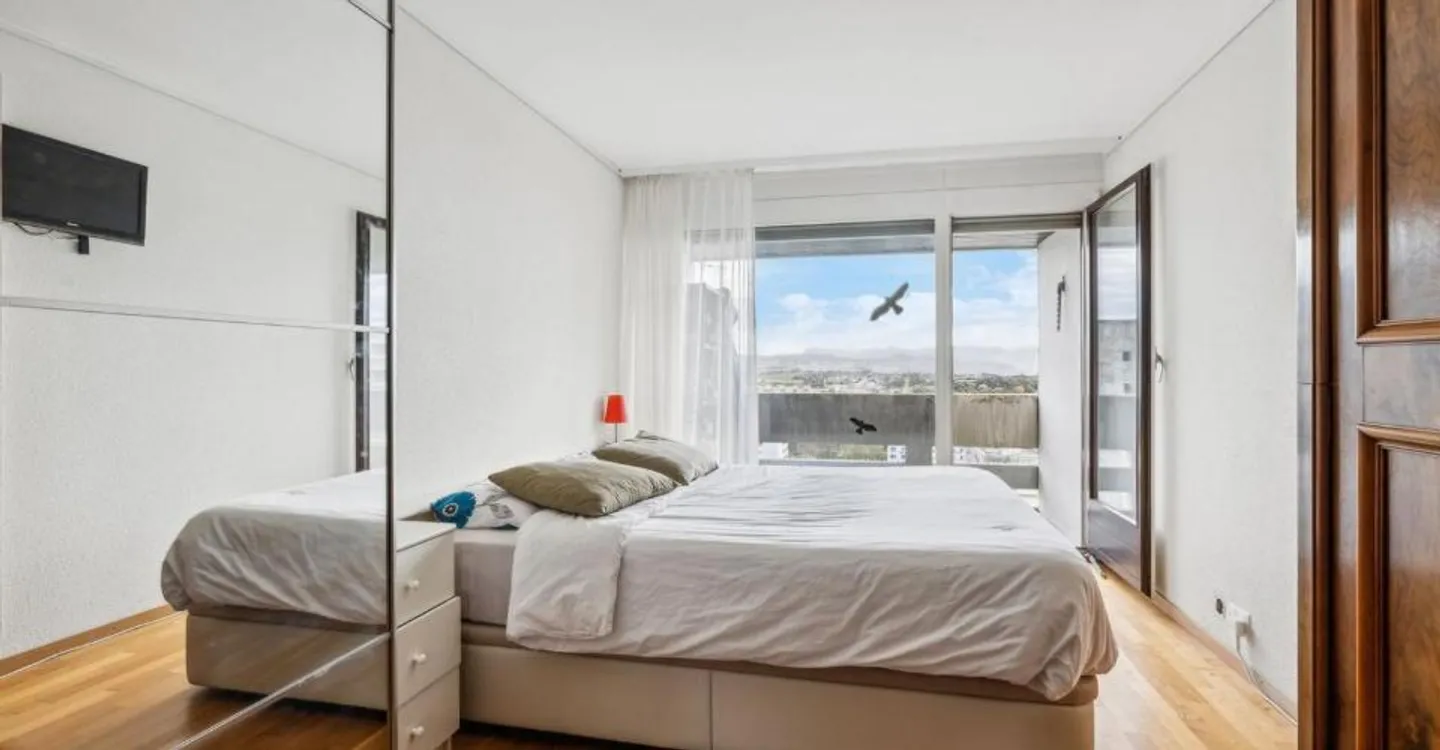 Spacious 5.5-room apartment with a magnificent view of the city - Photo 6 of 13