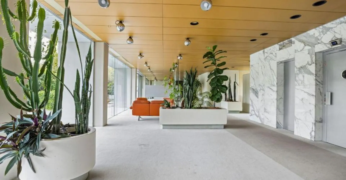 Spacious 5.5-room apartment with a magnificent view of the city - Photo 12 of 13