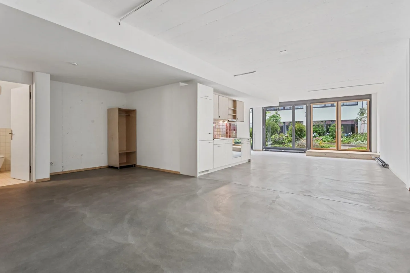 Central and yet quiet! - Photo 6 of 12