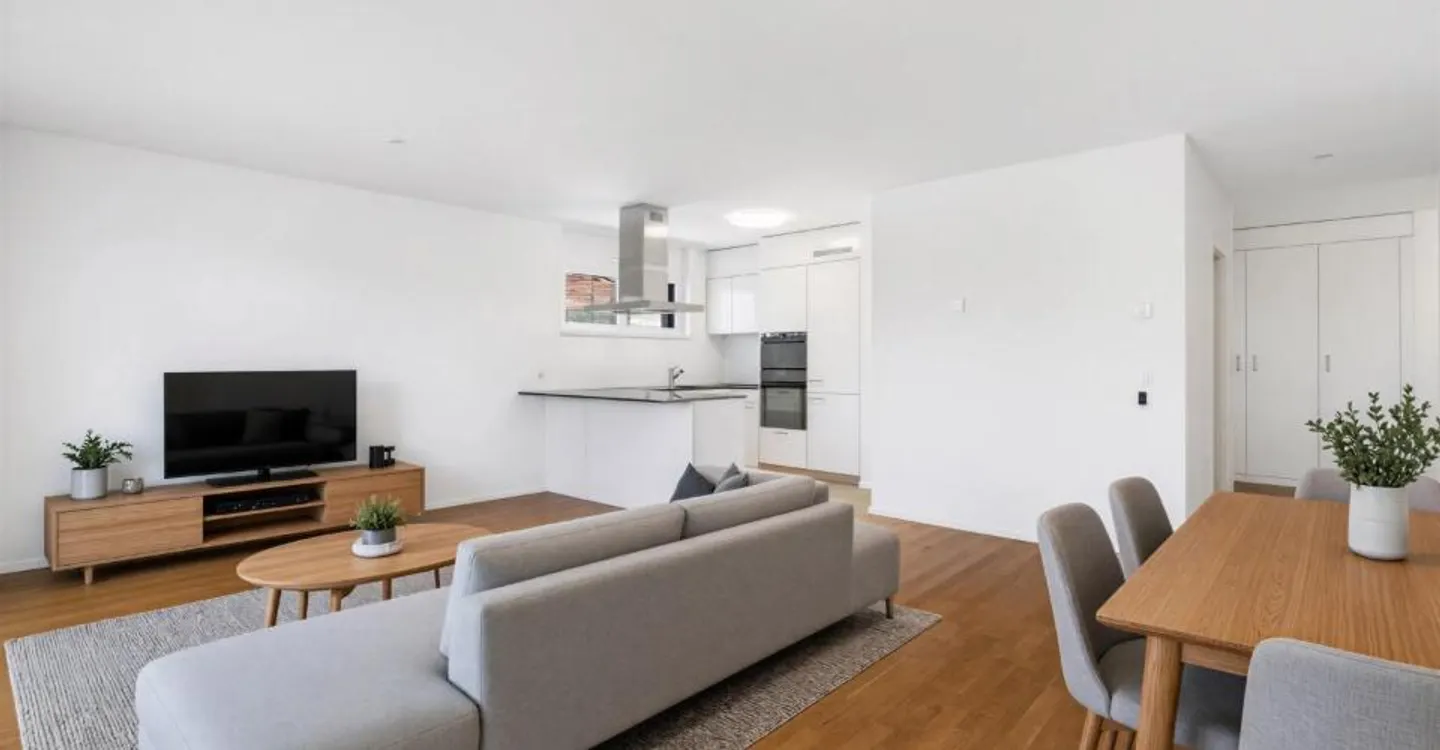 Contemporary 4.5-room penthouse apartment near the lake - Photo 1 of 8