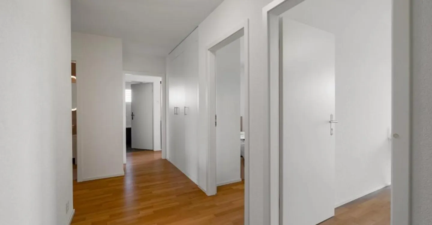 Contemporary 4.5-room penthouse apartment near the lake - Photo 7 of 8