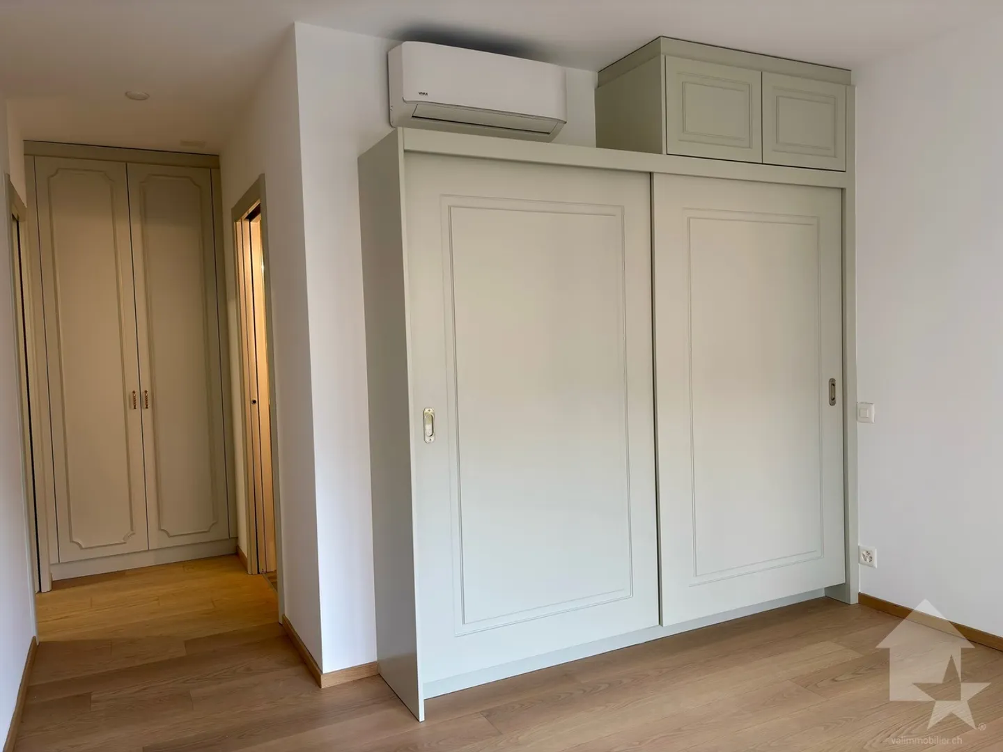 Spacious 4.5-room apartment with a clear view of the Alps - Photo 16 of 32