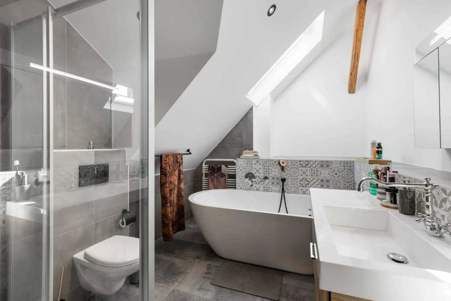 Duplex con carattere immerso nella luce - Foto 4 di 5