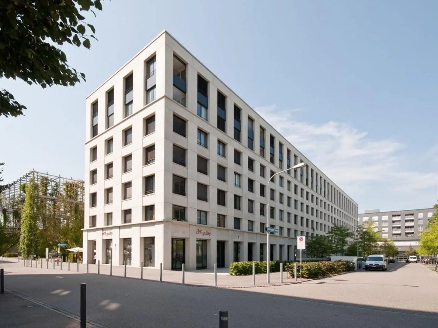 Spazio al piano terra in posizione privilegiata vicino alla stazione ferroviaria di Oerlikon e al Center Eleven! - Foto 1 di 7