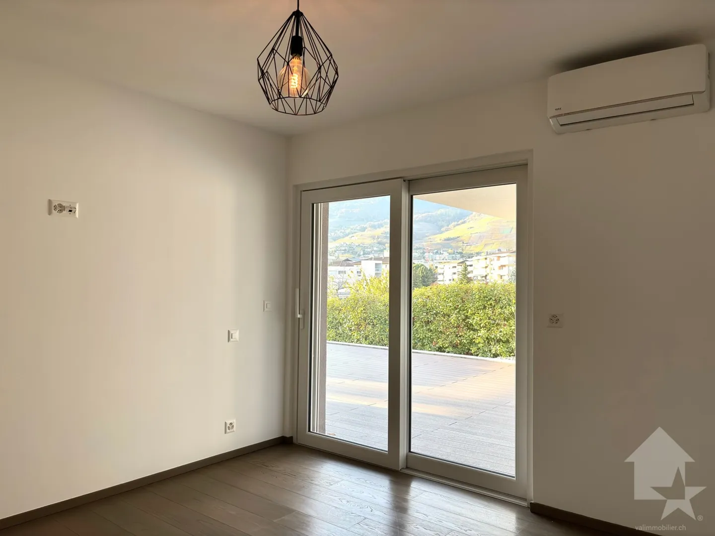 Spacious 4.5-room apartment with a clear view of the Alps - Photo 18 of 32