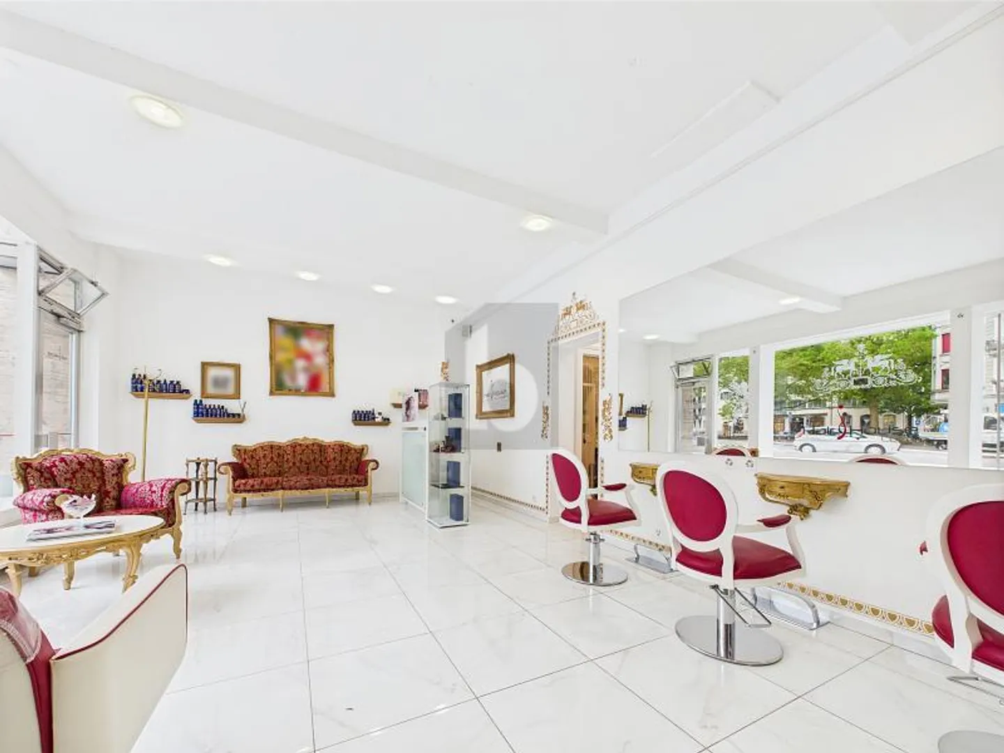 ILLUMINATO NEL CENTRO DELLA CITTÀ - Foto 3 di 6