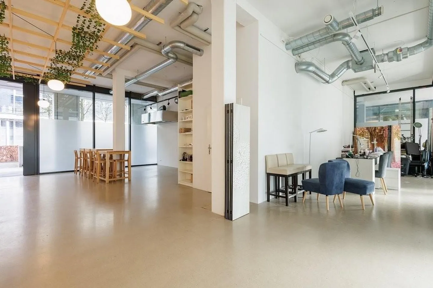 Spazio al piano terra in posizione privilegiata vicino alla stazione ferroviaria di Oerlikon e al Center Eleven! - Foto 6 di 7