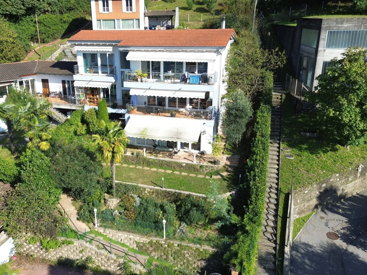 Charming detached house with 4.5 rooms and lake view with expansion potential in Bissone - Photo 2 of 8