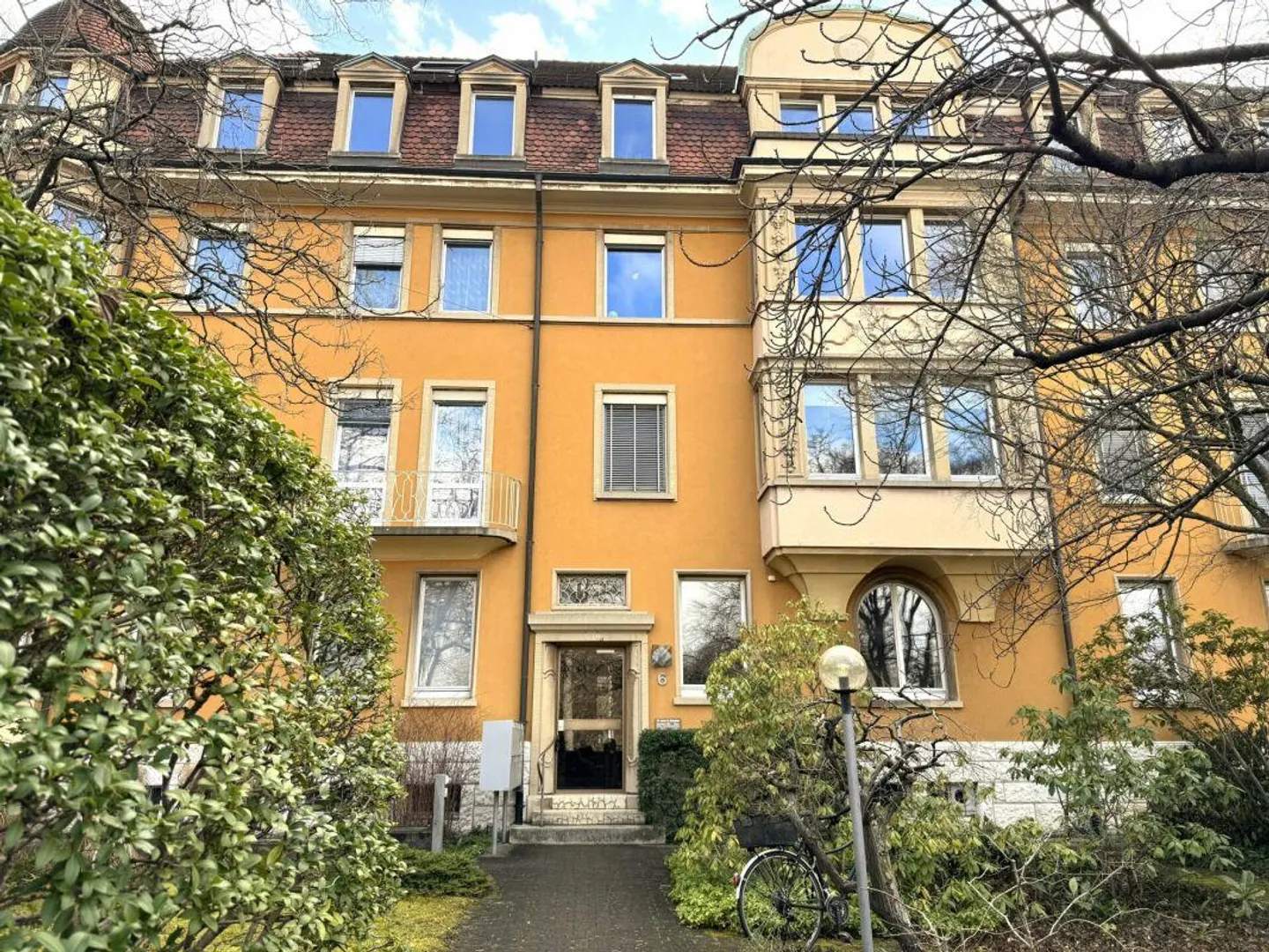 Appartement spacieux de 4,5 pièces au 3ème étage dans le meilleur emplacement du quartier de Bachletten - Photo 2 sur 14