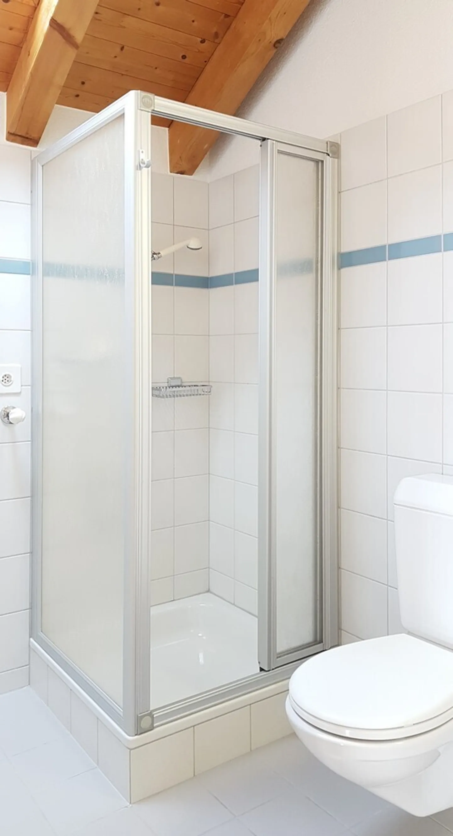 Cozy Single Apartment - Photo 3 of 5