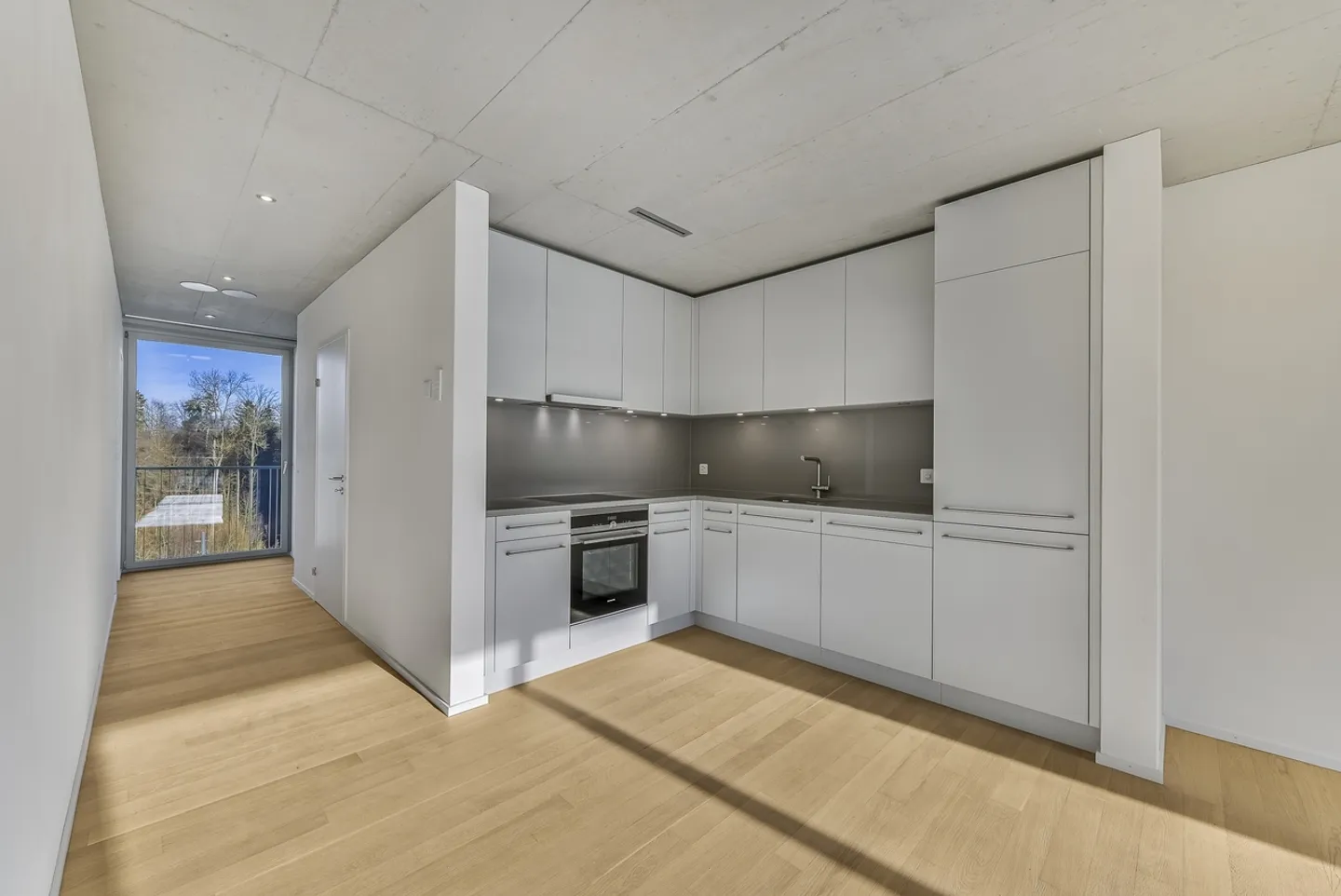 Zwicky Center modern and practical - Photo 2 of 4