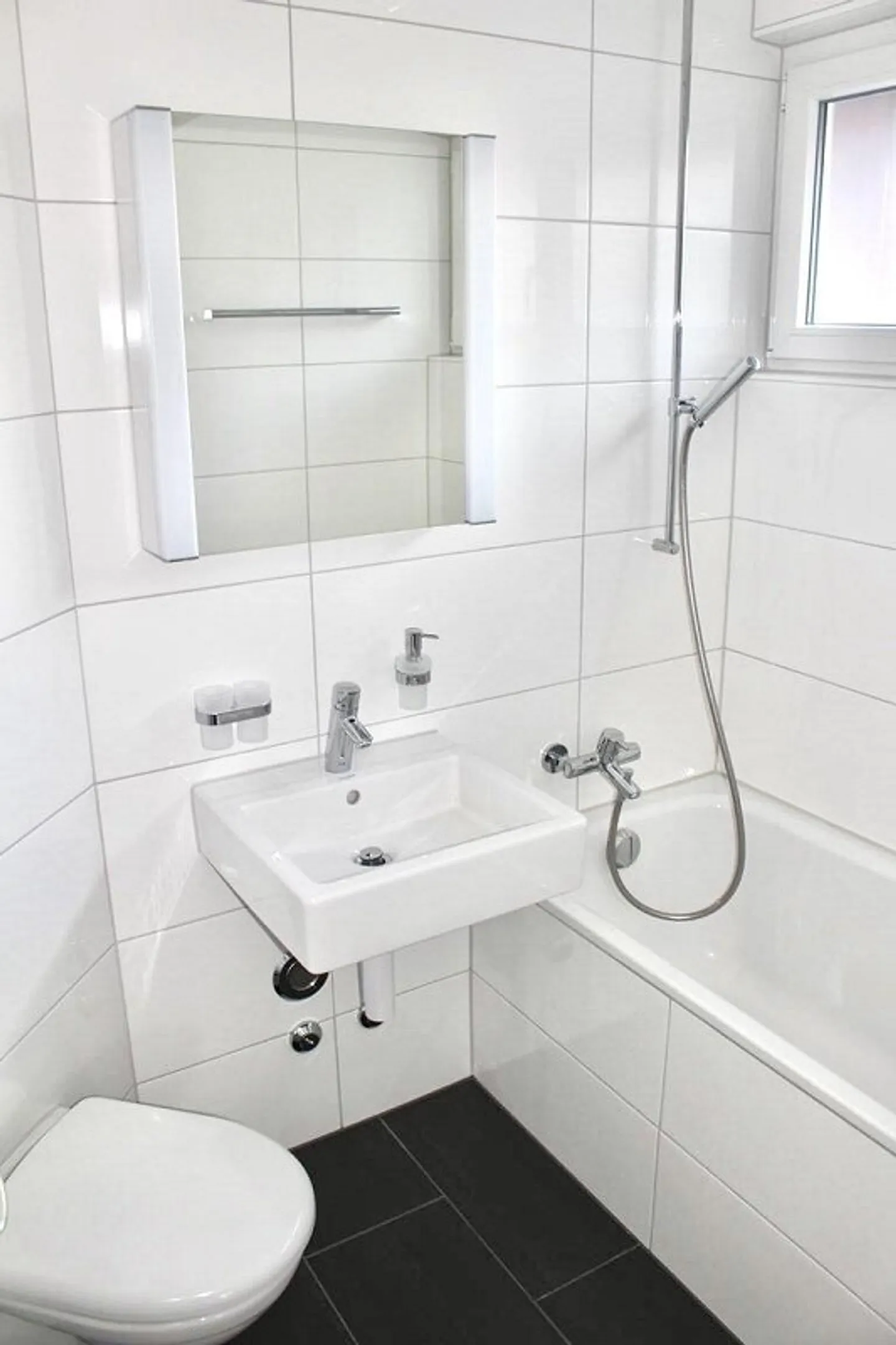 Appartamento 1 stanza di 28 m² all'ultimo piano con balcone - Foto 3 di 7