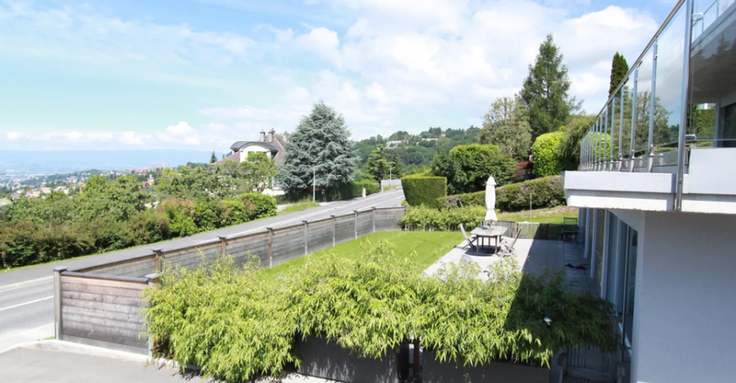 4.5 stanze con vista lago, vicino all'autostrada e ai mezzi pubblici - Foto 2 di 11