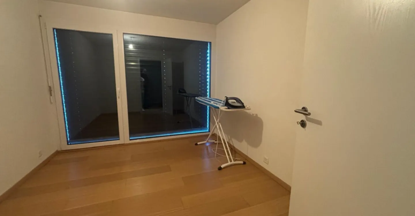 4.5 stanze con vista lago, vicino all'autostrada e ai mezzi pubblici - Foto 8 di 11