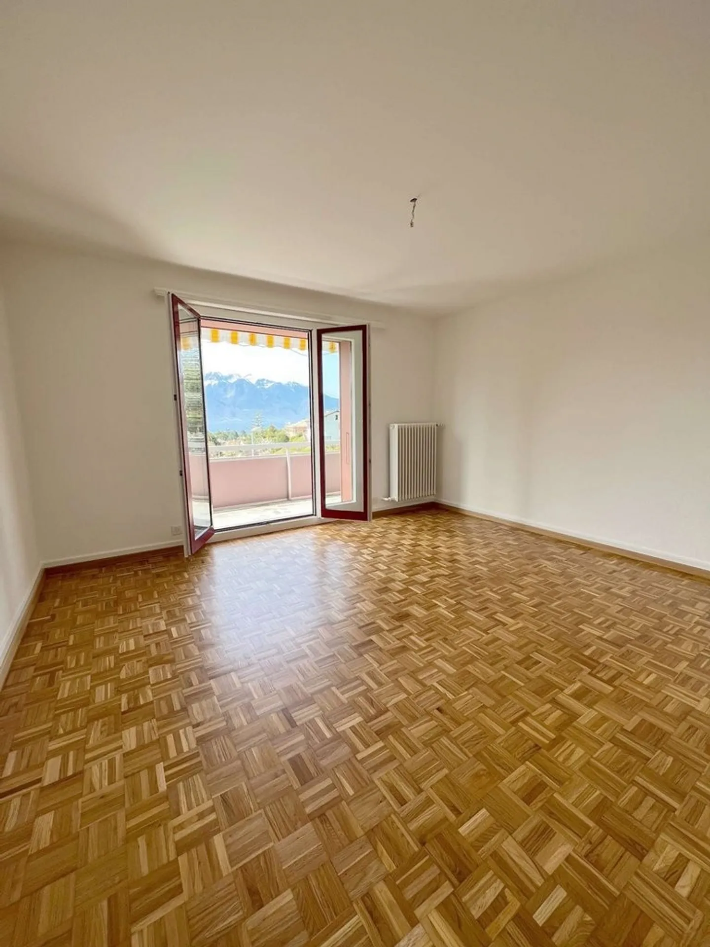 Beautiful apartment with mountain view in a quiet neighborhood. - Photo 2 of 8