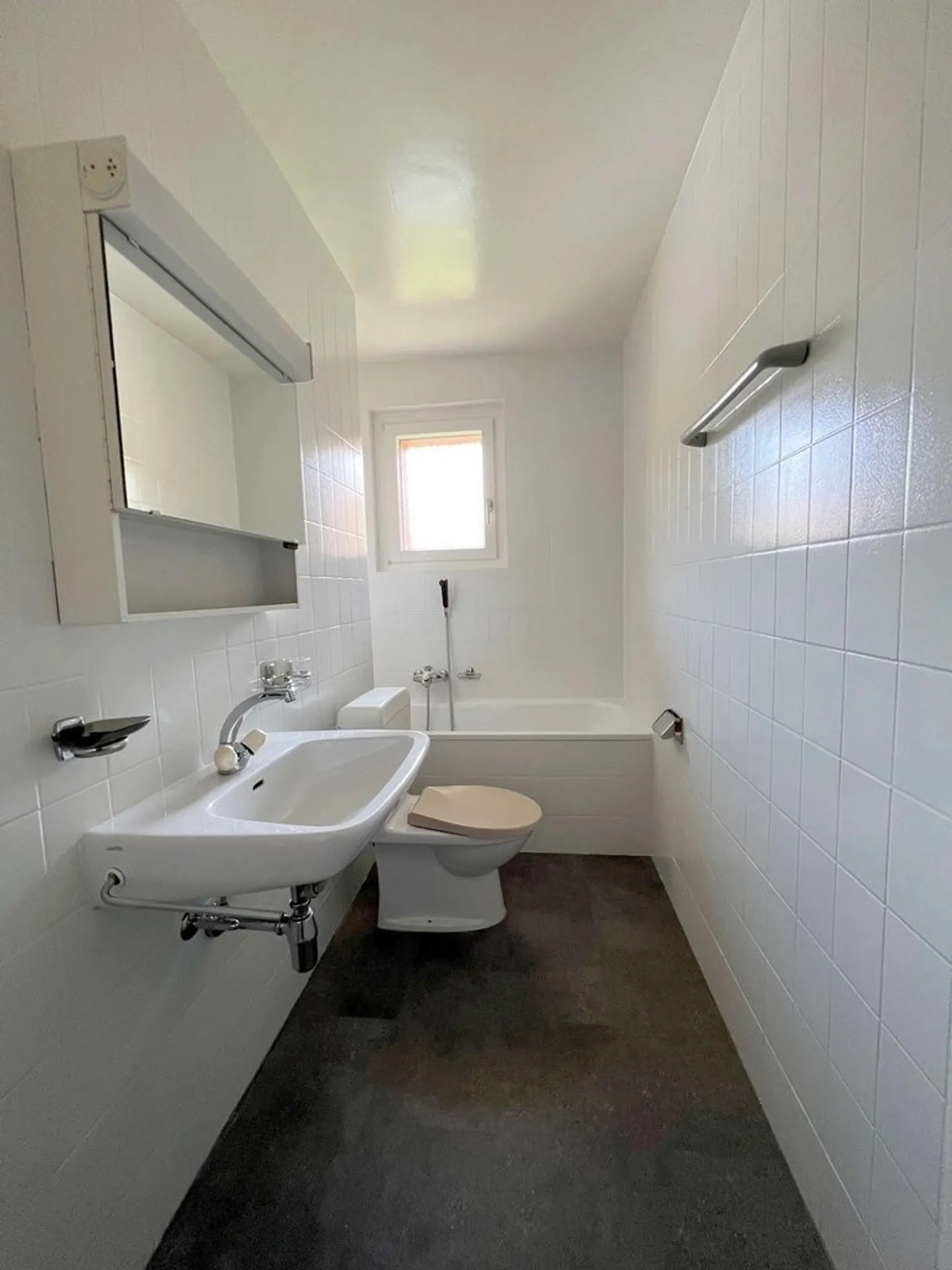 Beautiful apartment with mountain view in a quiet neighborhood. - Photo 6 of 8