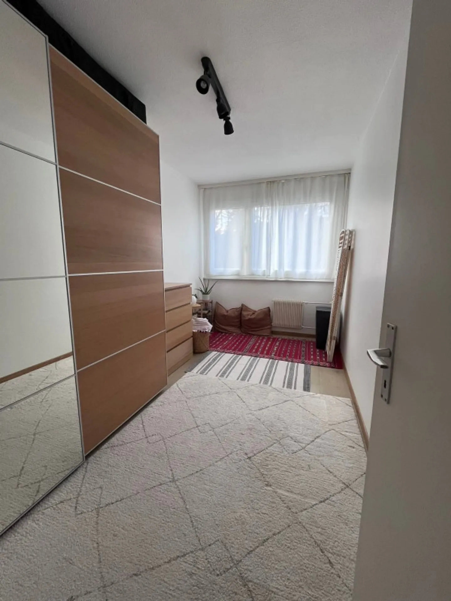 Sottolocazione arredata e dichiarata di 5 stanze situata a Les Délices - Foto 7 di 9