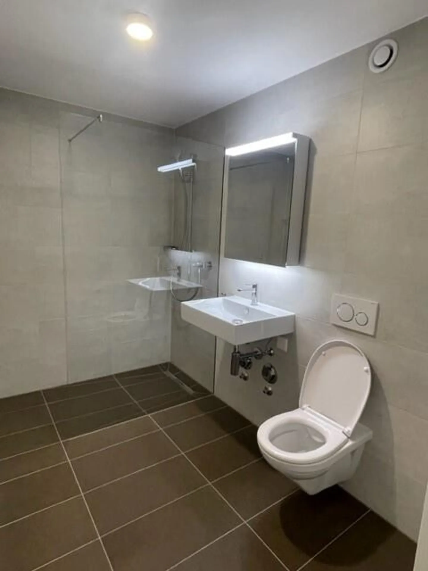 3.5-Zimmer-Wohnung mit Terrasse - modern & zentral - Foto 5 von 6