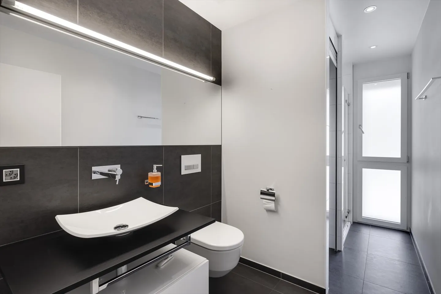 Magnifico appartamento di 4,5 locali con vista sul lago di Morat - Foto 11 di 12