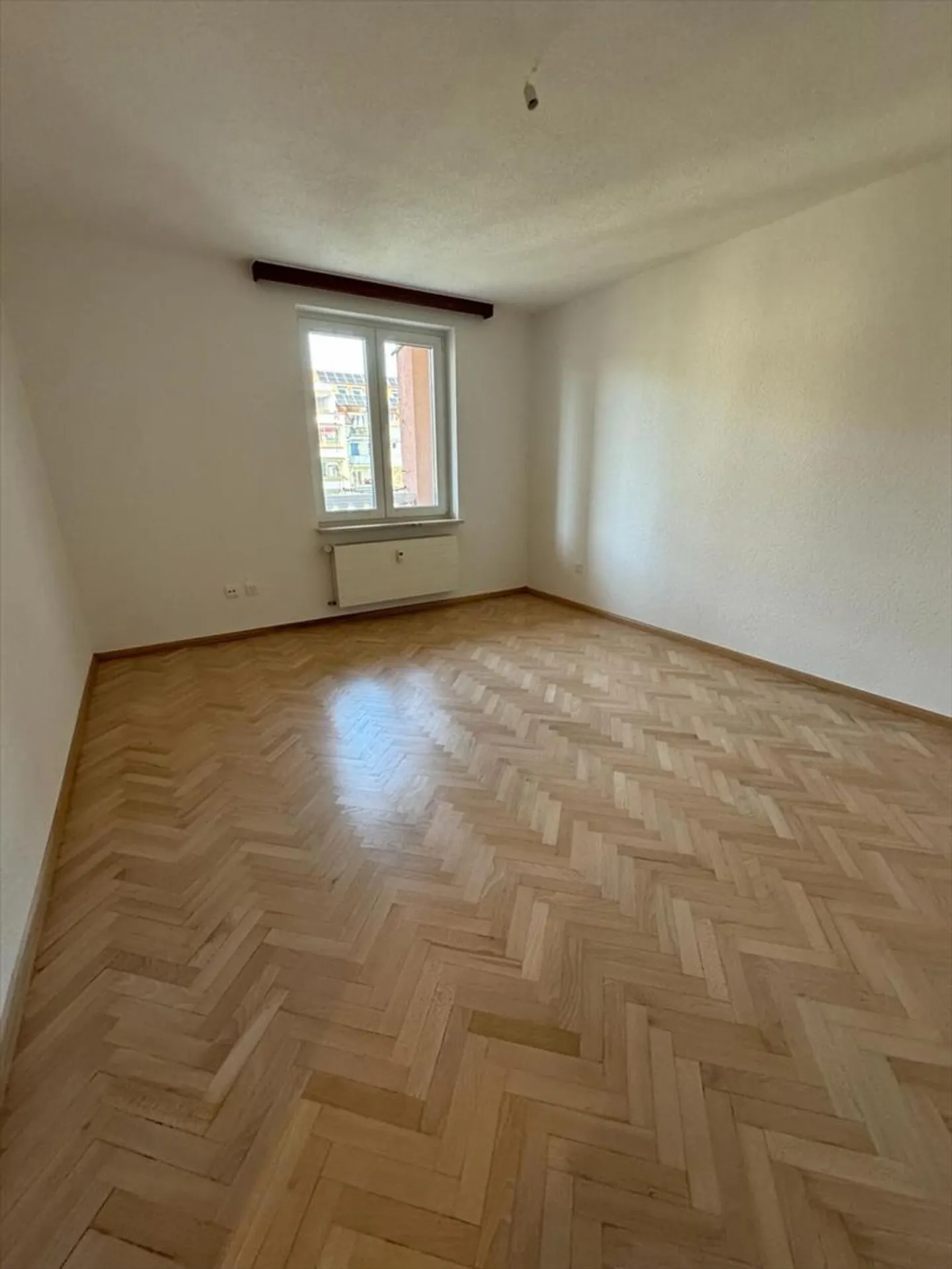 Lichtdurchflutete 3.5-Zimmerwohnung in zentraler Lage am Luzernerring - Foto 3 von 6