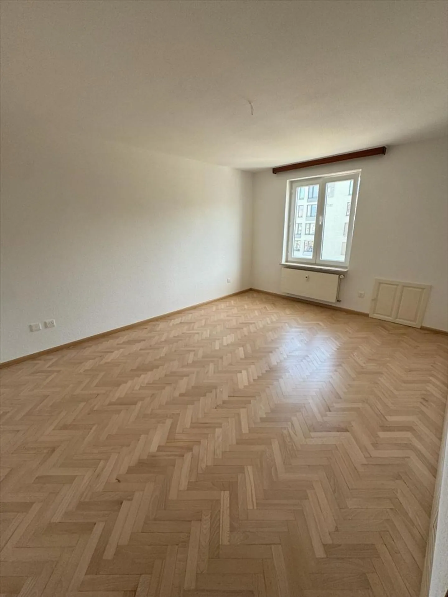 Lichtdurchflutete 3.5-Zimmerwohnung in zentraler Lage am Luzernerring - Foto 2 von 6