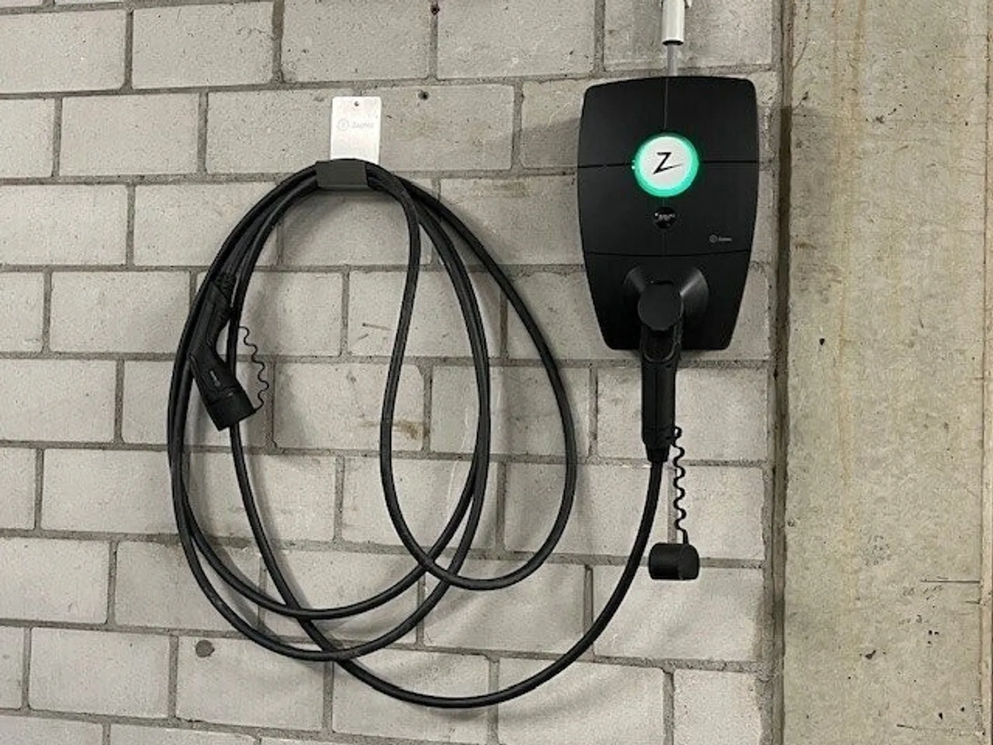 Places de stationnement pour véhicules électriques ! - Photo 1 sur 2