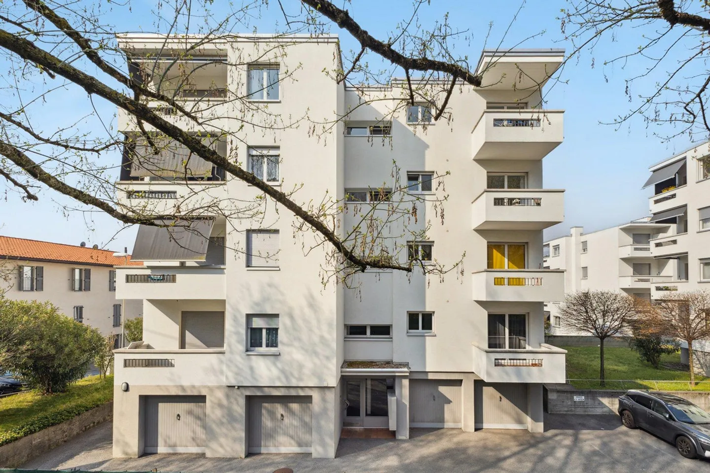 Appartement lumineux 2.5 pièces dans un quartier calme et ensoleillé - Photo 1 sur 5