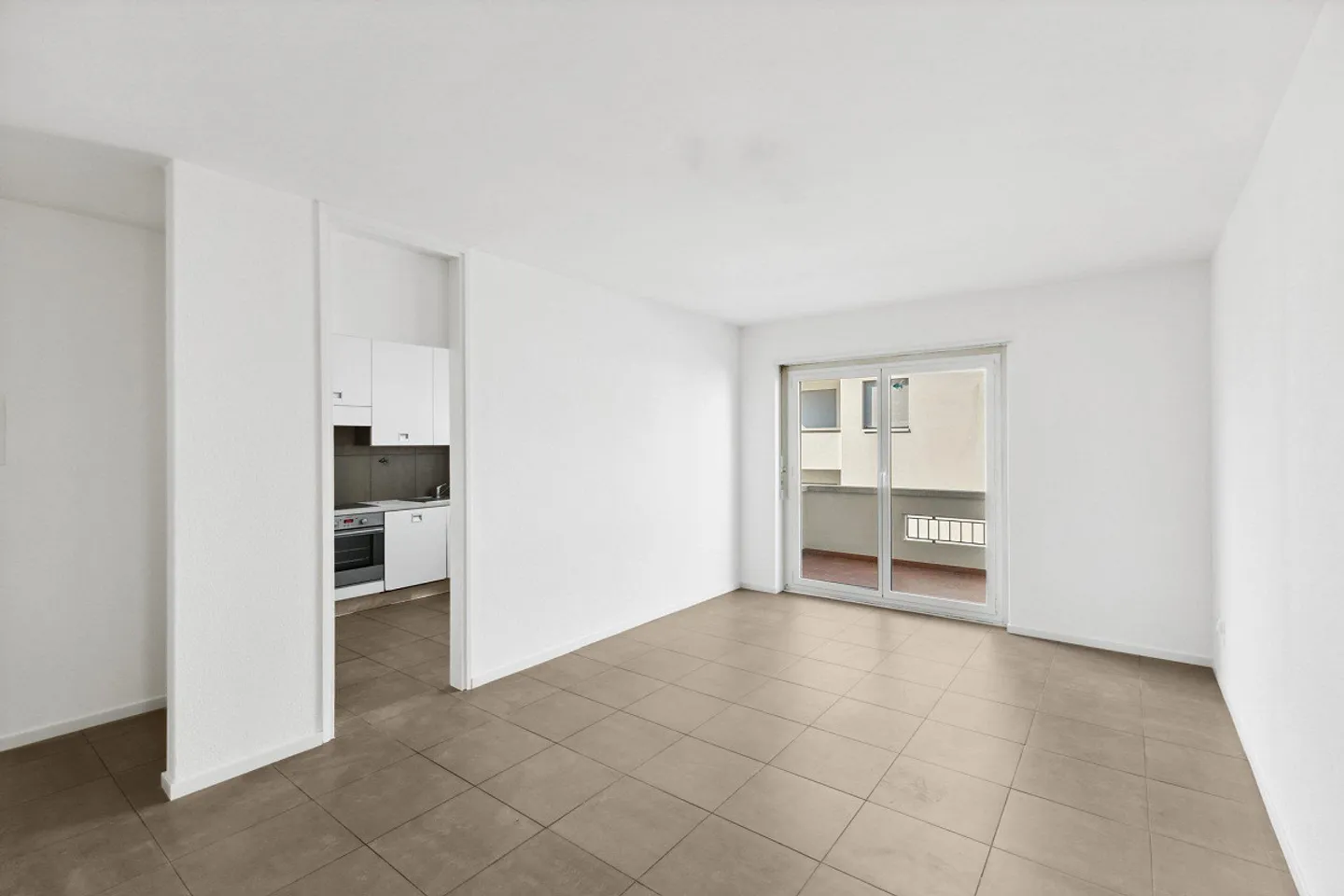 Appartement lumineux 2.5 pièces dans un quartier calme et ensoleillé - Photo 2 sur 5