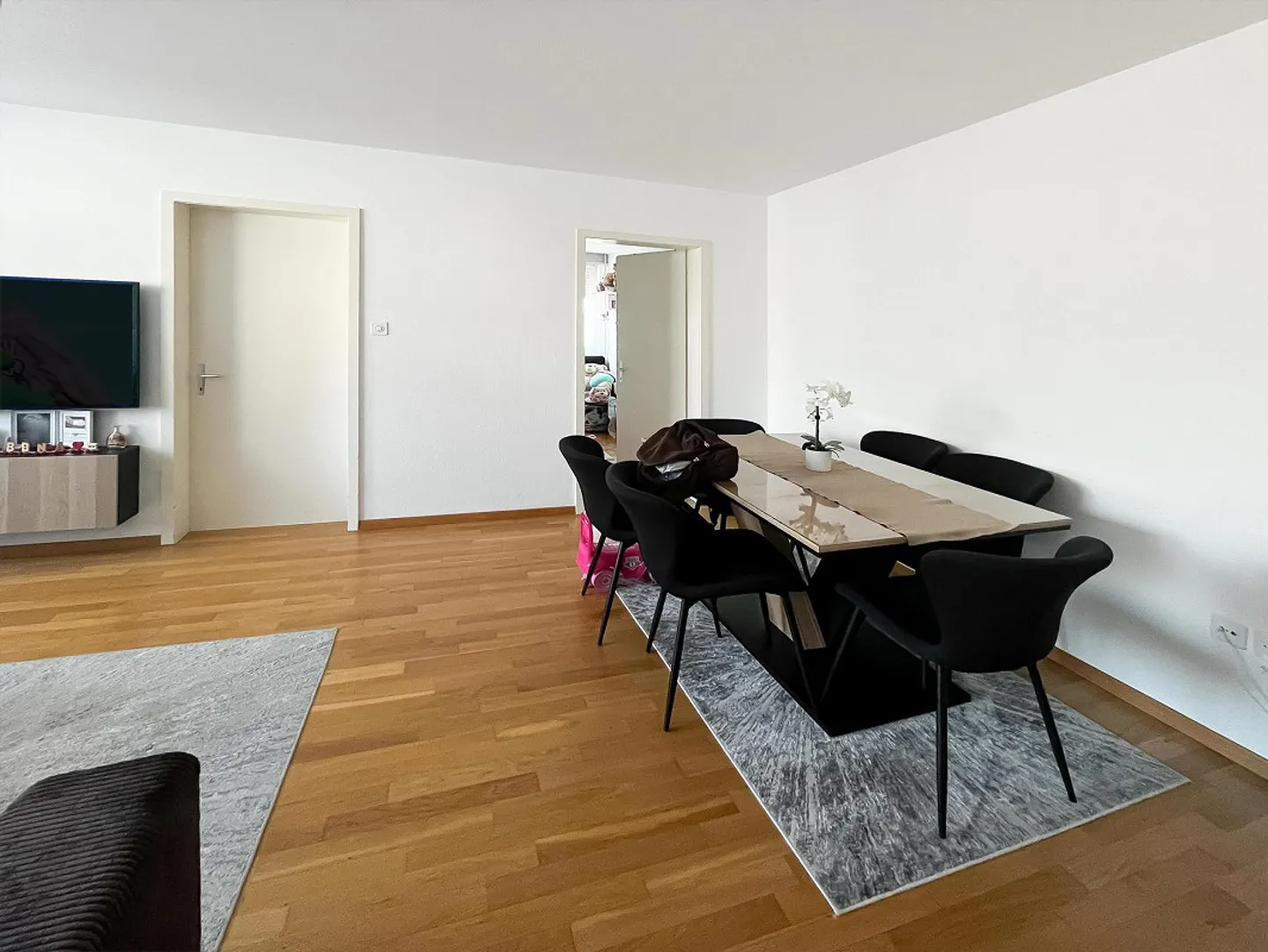 Condominium rénové de 3 pièces avec balcon - Photo 3 sur 10