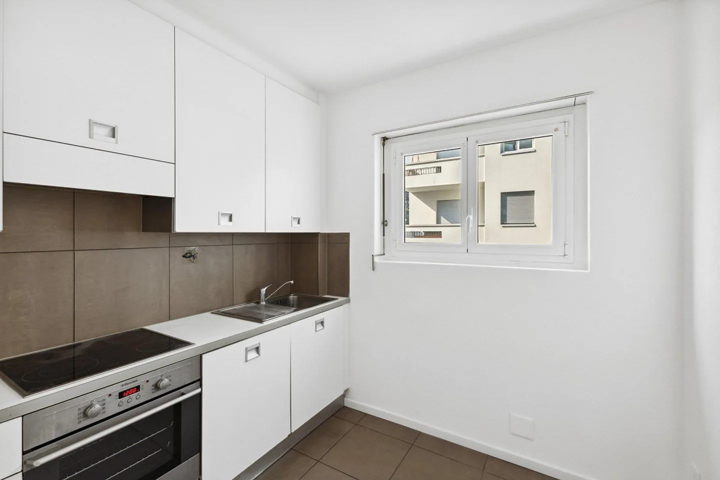 Appartement lumineux 2.5 pièces dans un quartier calme et ensoleillé - Photo 3 sur 5
