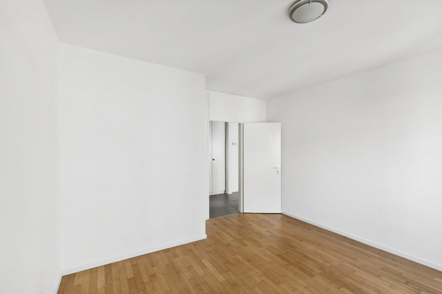 Appartement lumineux 2.5 pièces dans un quartier calme et ensoleillé - Photo 5 sur 5