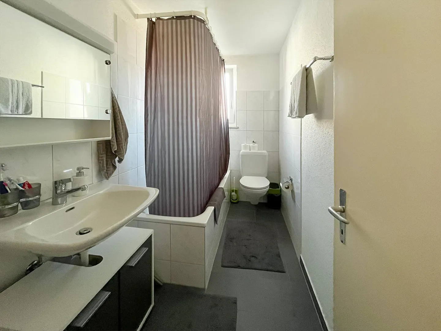 Condominium rénové de 3 pièces avec balcon - Photo 7 sur 10