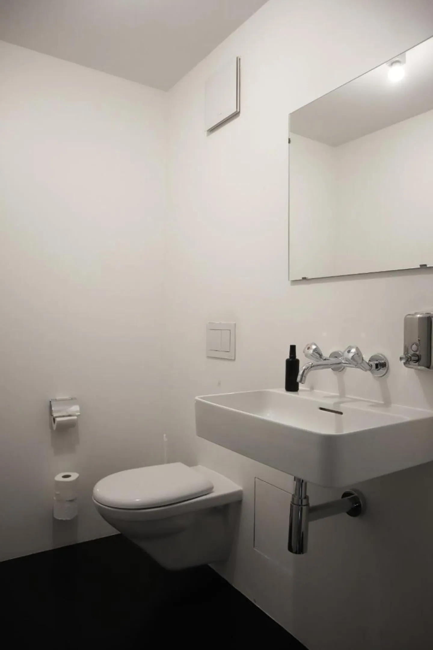 Très beaux bureaux / espaces commerciaux de 200 m2 à Delémont - Photo 8 sur 8