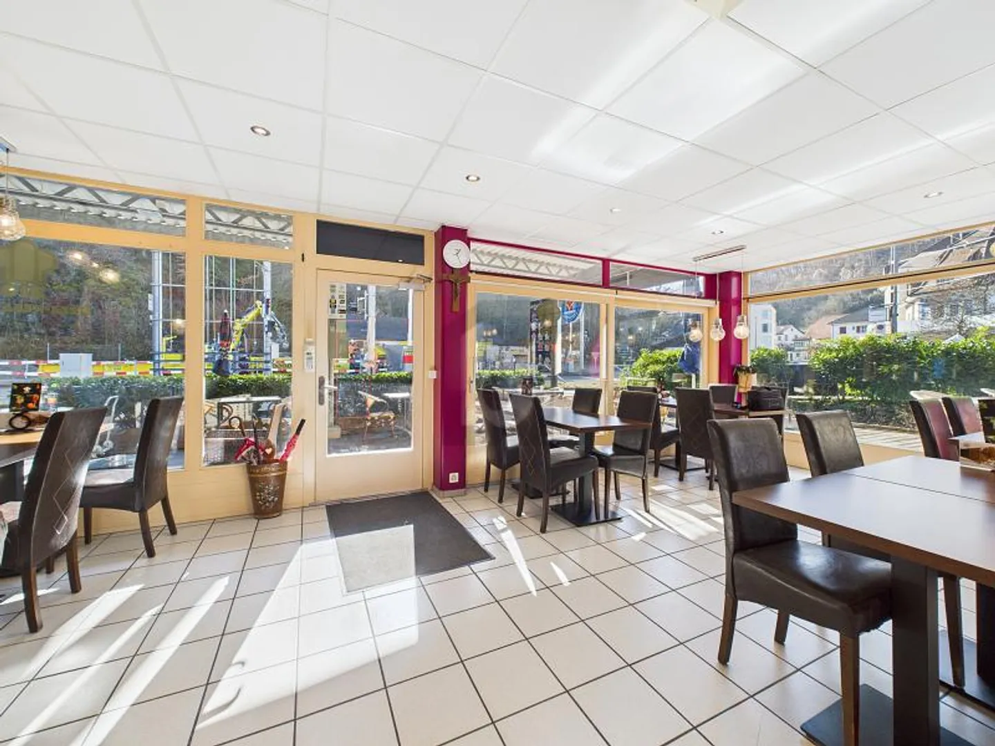 CENTRAL AVEC BEAUCOUP DE PASSAGE - Photo 2 sur 6