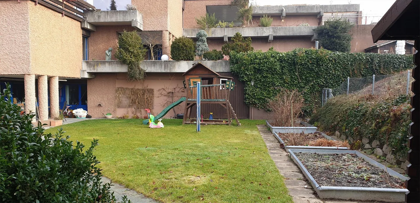 Luminoso appartamento familiare arredato di 6,5 stanze con giardino a Dübendorf - Foto 6 di 21