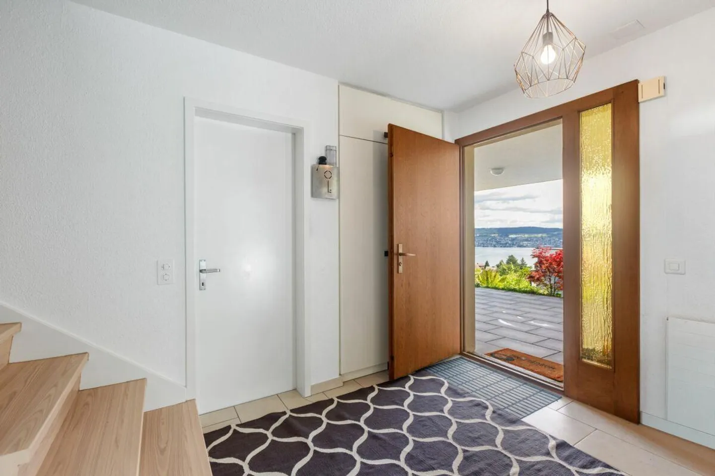 Vivere con una magnifica vista sul lago e sulle montagne - affascinante casa a terrazza in una posizione collinare soleggiata - Foto 11 di 12