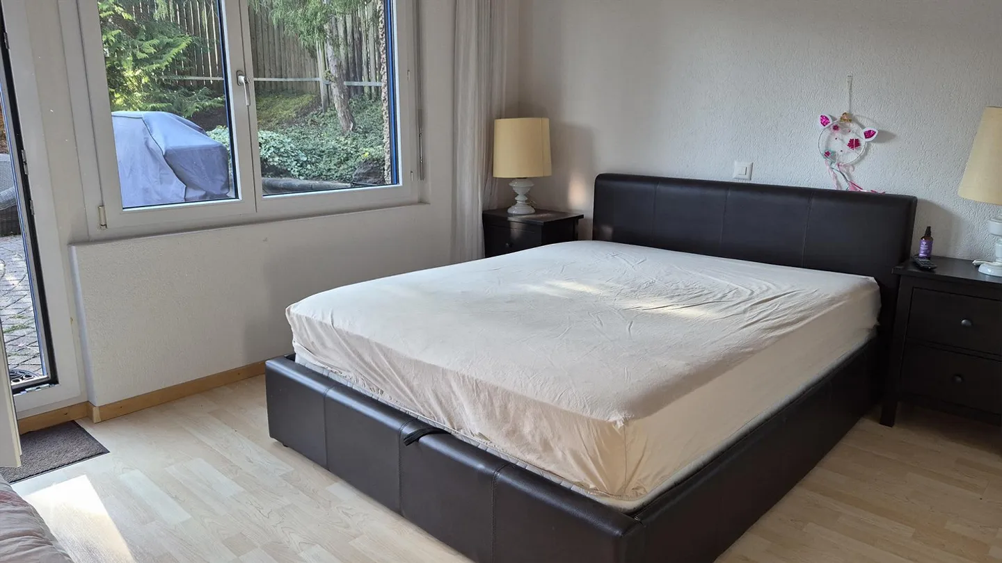 Luminoso appartamento familiare arredato di 6,5 stanze con giardino a Dübendorf - Foto 12 di 21